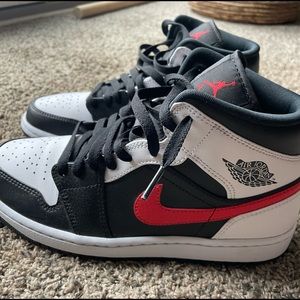 Jordan 1’s Red Chilis Size 8